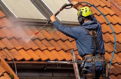 Démoussage et hydrofuge de toiture à Biert